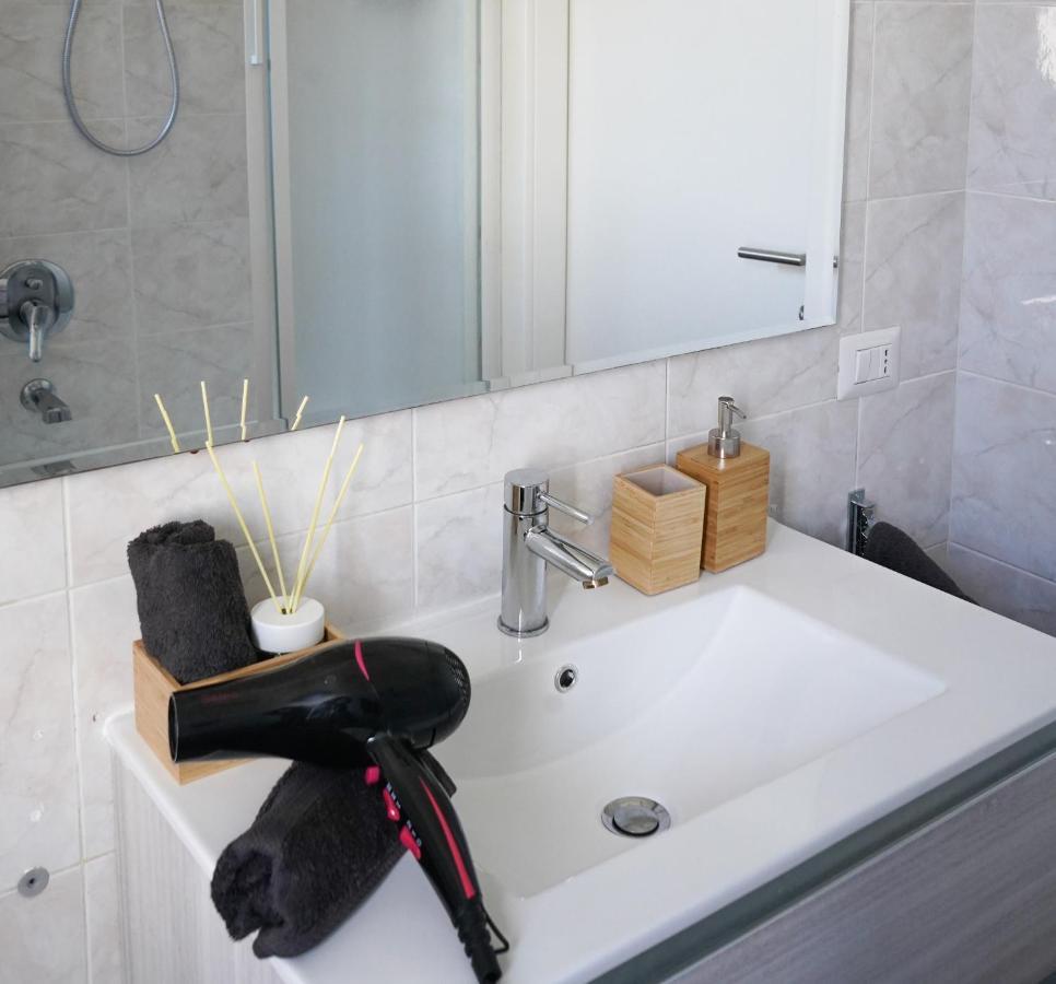 10 Min From The Airport-Wifi-Free Parking Apartment Samarate ภายนอก รูปภาพ